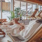 Mountain Plaza Hotel 4*