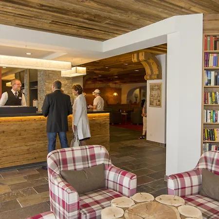 Mountain Plaza מלון