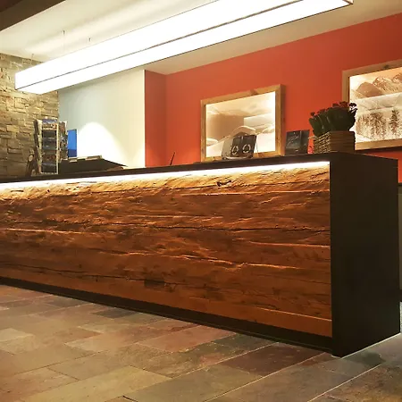 Mountain Plaza מלון 4*