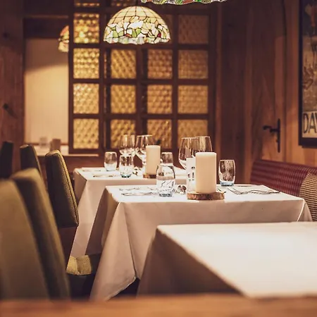 Mountain Plaza מלון