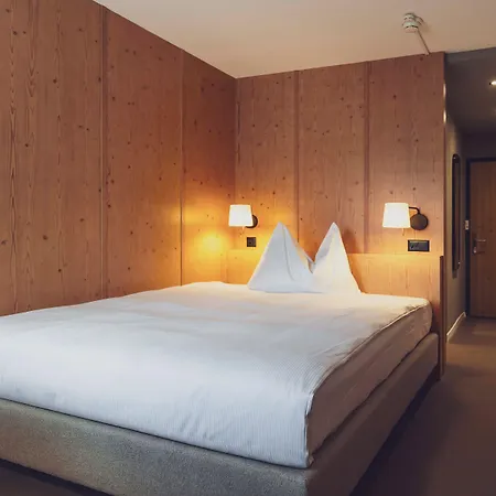 Mountain Plaza Hotel 4*