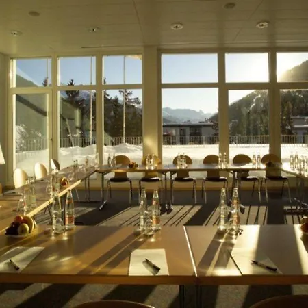 מלון Mountain Plaza 4*